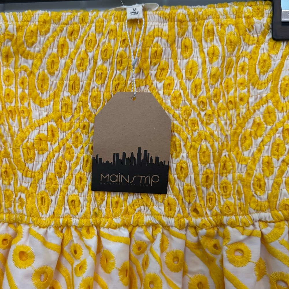 Main Strip Yellow and White Patterned Crop Top and skirt medium. NWT - Picture 4 of 9